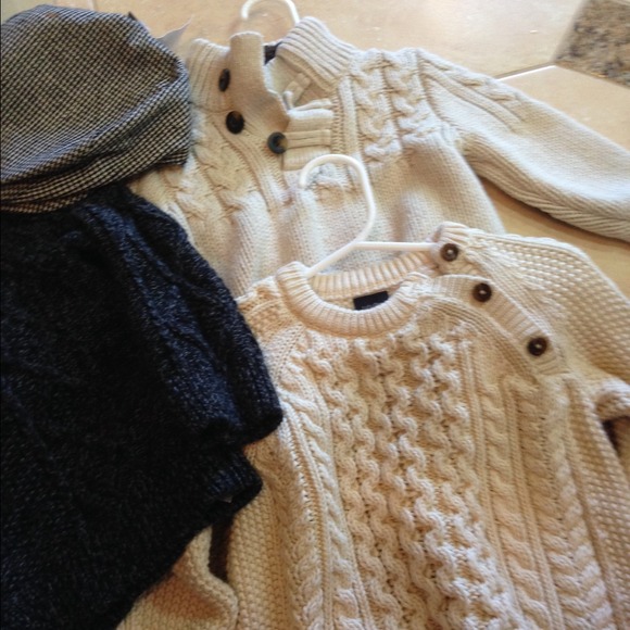 SOLD in bundle !!!!2T 3 gap sweaters and a