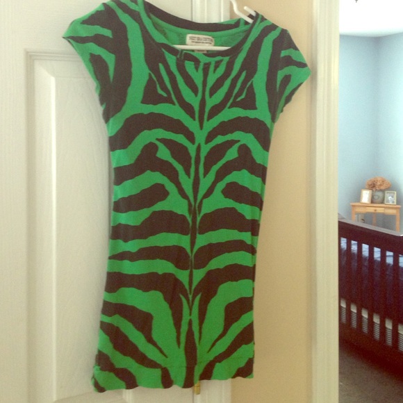 Green tiger print tshirt