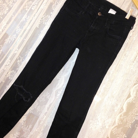 Black ripped skinnys