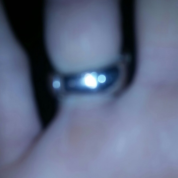 Beautiful ring - Picture 2 of 2
