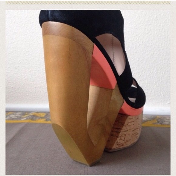 Salmon/black cork heel⛔️HOLD FOR @arianashallman⛔️