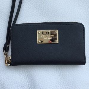 Authentic Michael Kors- Travel Wristlet