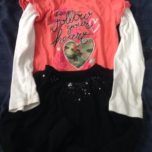 2 long sleeved shirts