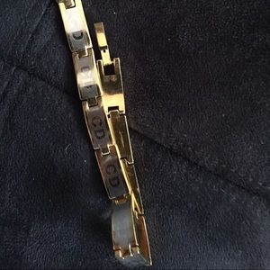 Gold plated bracelet 3/4 " wide and 8" long 2 tons