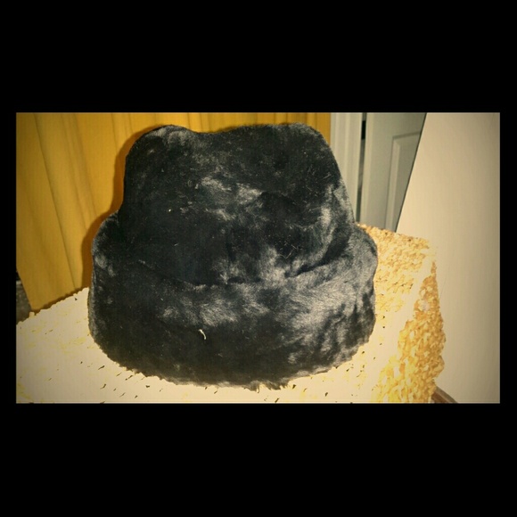 Vintage Accessories - Black fur hat very classy vintage fully lined