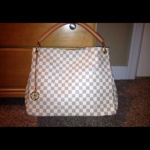 Louis Vuitton artsy handbag
