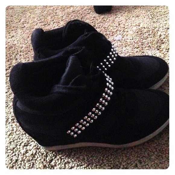 Wedge shoes