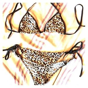 Leopard bikini with scrunch bottoms