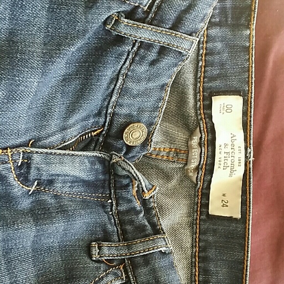 Abercrombie & Fitch - Picture 2 of 4