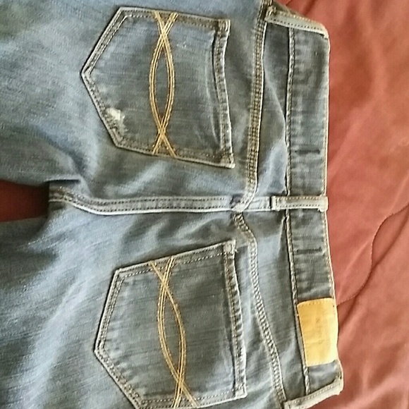 Abercrombie & Fitch - Picture 4 of 4