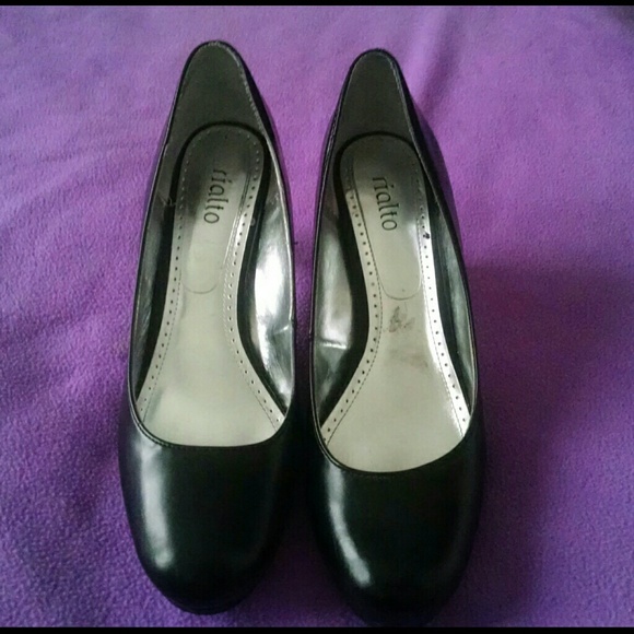 Shoe - Picture 1 of 4