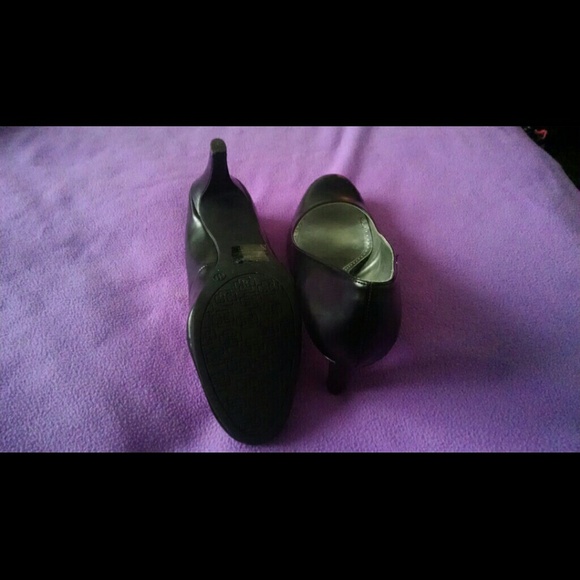 Shoe - Picture 4 of 4