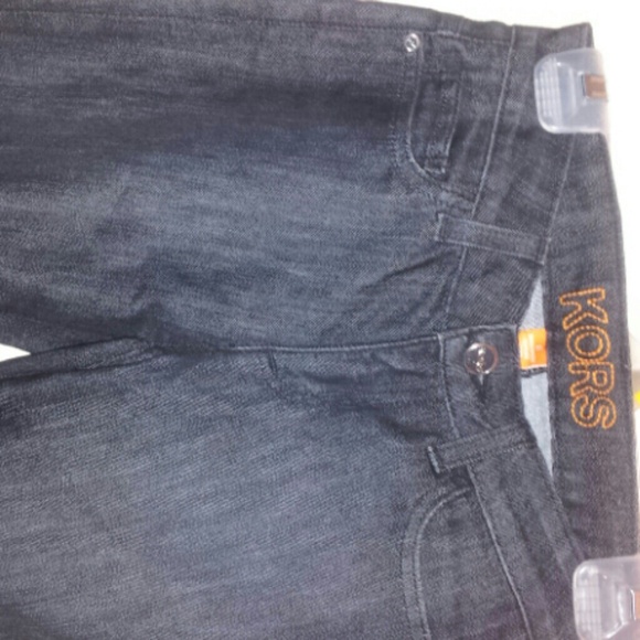 Slim-Fit Michael Kors Dark Denim.. MUST HAVE - Picture 2 of 4