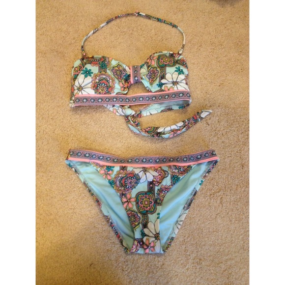 Super cute swim suit!