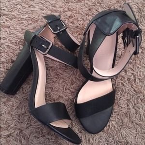 ❗️On hold❗️Forever21 heels