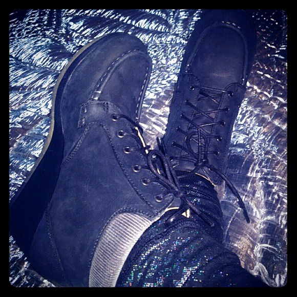 **HOLD**EUC Clark's Wedge Black Shoes Size 7.5M