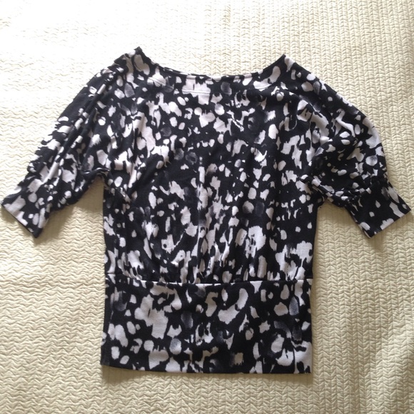 •Printed Dolman Top• - Picture 2 of 3
