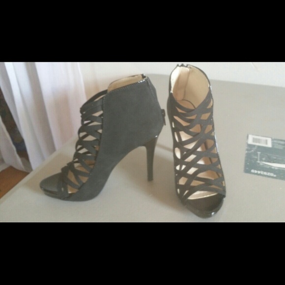 Black suede criss-cross heels - Picture 2 of 4