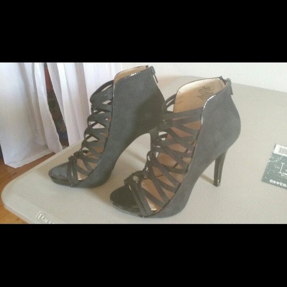 Black suede criss-cross heels - Picture 3 of 4