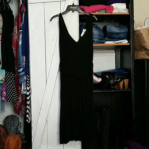 Black v neck dress