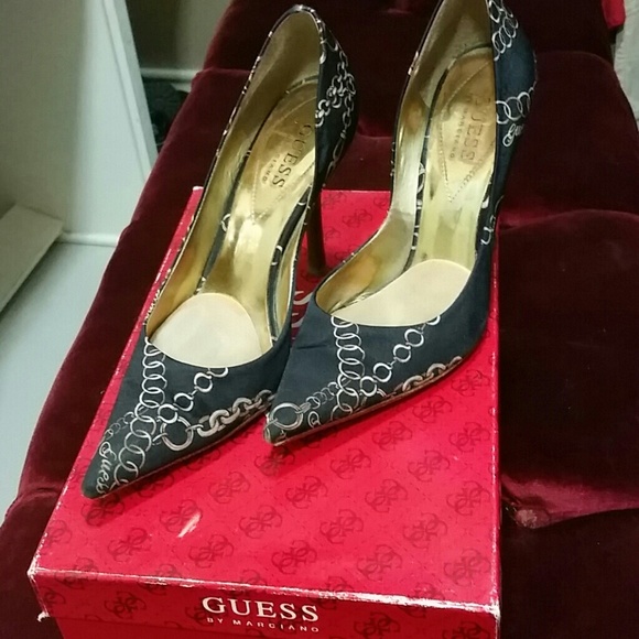 Bundle of guess shoes & guess dress