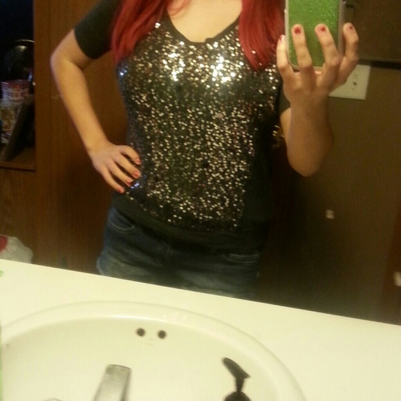 Its a shine shirt - Picture 1 of 4
