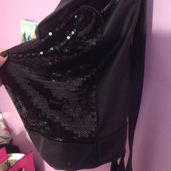 🚫SOLD🚫Black sequin backpack - Picture 3 of 4