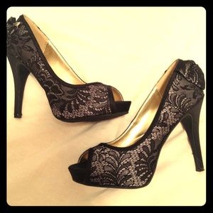 Steve Madden Lace pumps