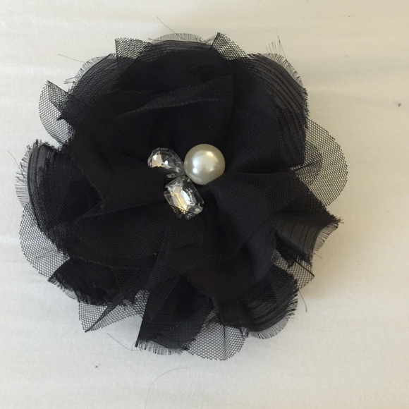 Tasha flower pin
