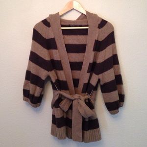 Sweater/cardigan with tie