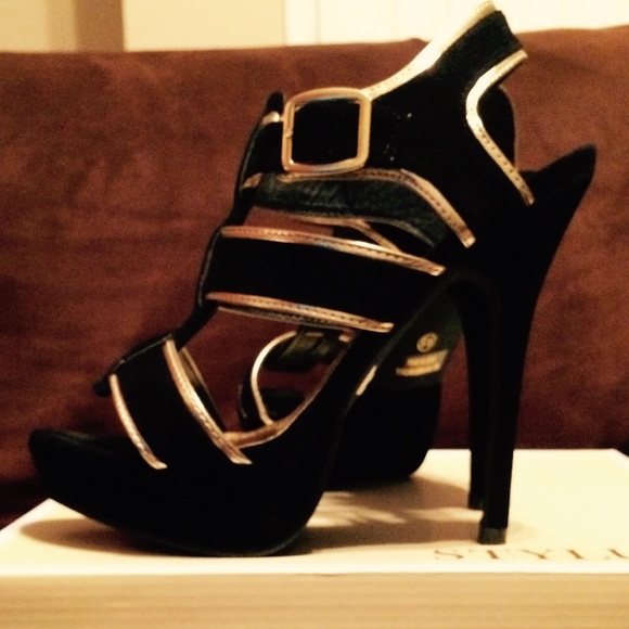 Black and gold platform heels - Picture 2 of 2