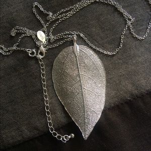 NEW Realistic Silvertone Leaf Long Necklace