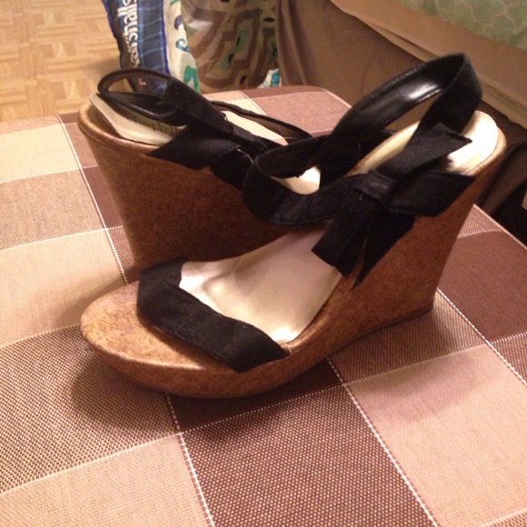 Black corked wedges