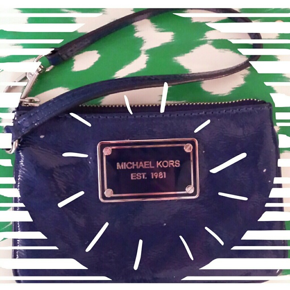 🍭sold on ebay🍭Authentic Michael Kors Wristlet