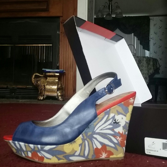 Guess Wedge Heels Size 10 Blue, Floral - Picture 1 of 3
