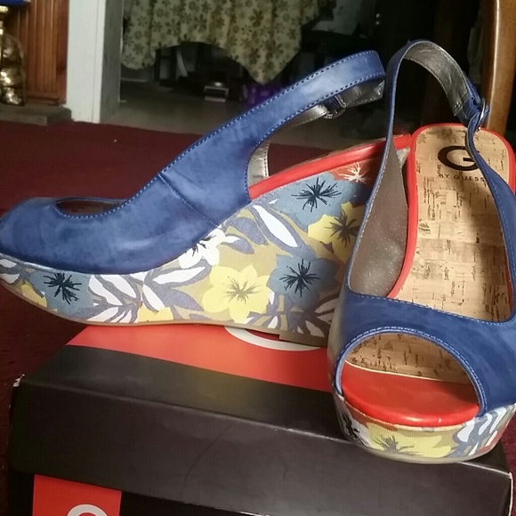 Guess Wedge Heels Size 10 Blue, Floral - Picture 2 of 3