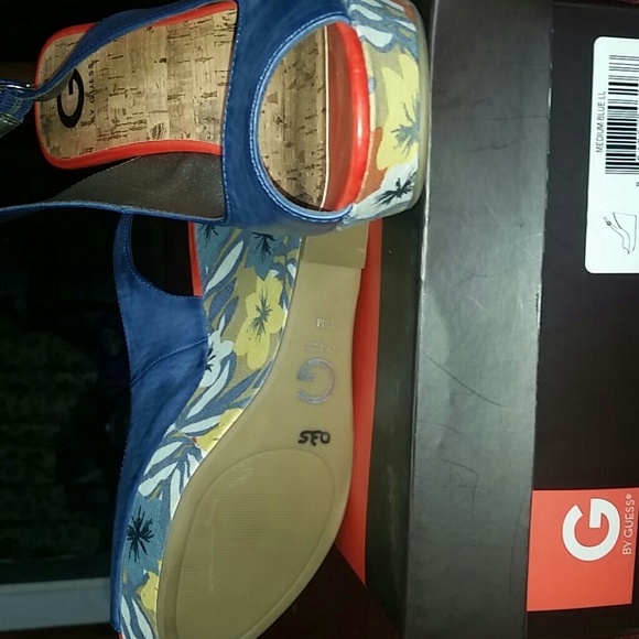 Guess Wedge Heels Size 10 Blue, Floral - Picture 3 of 3