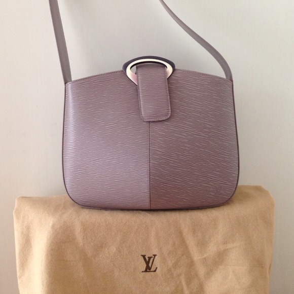 Louis Vuitton Handbags - Louis Vuitton Reverie Lilac Leather Shoulder Bag