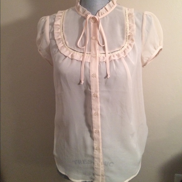 🚫sold🚫 ✨NWT Sheer peach blouse