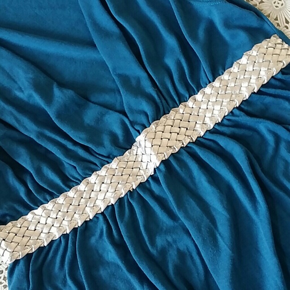 Top - Picture 2 of 3