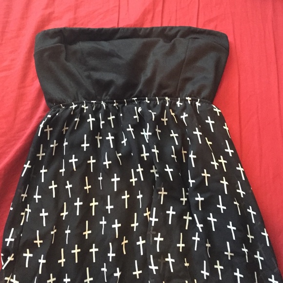 Cross dress - Picture 2 of 4