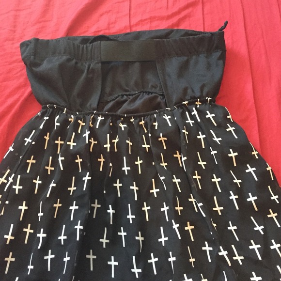 Cross dress - Picture 4 of 4