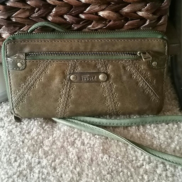 Fossil Clutch