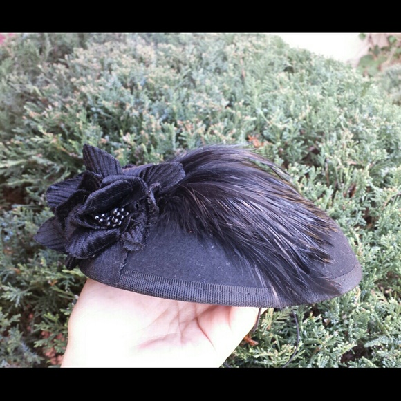 *SOLD* Vintage 50's style black round feather hat