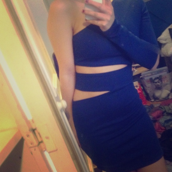 A one sleeved dress
