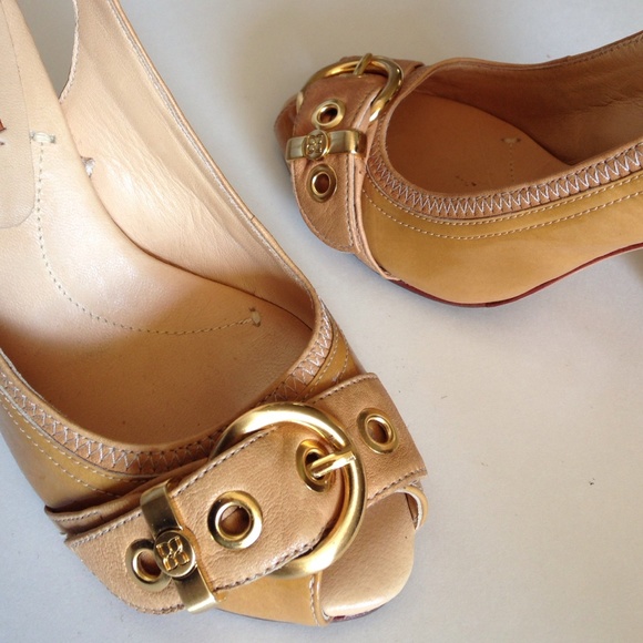 BCBG MaxAzria || perfect tan heels - Picture 3 of 4