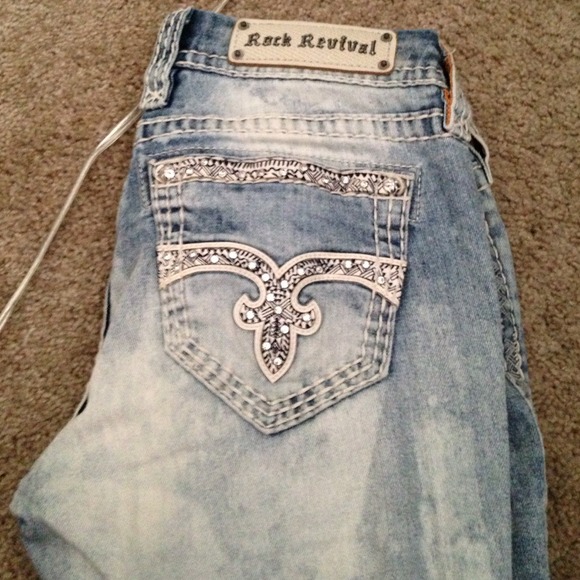 ROCK REVIVAL JEANS WORN ONCE! SIZE 28