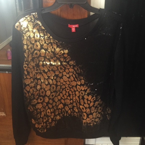 Long sleeved cheetah print shirt