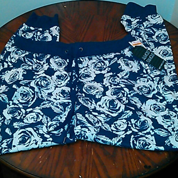 Flower joggers - Picture 1 of 1