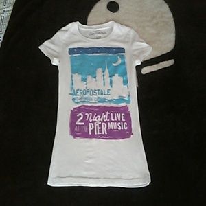 White aeropostale city t shirt